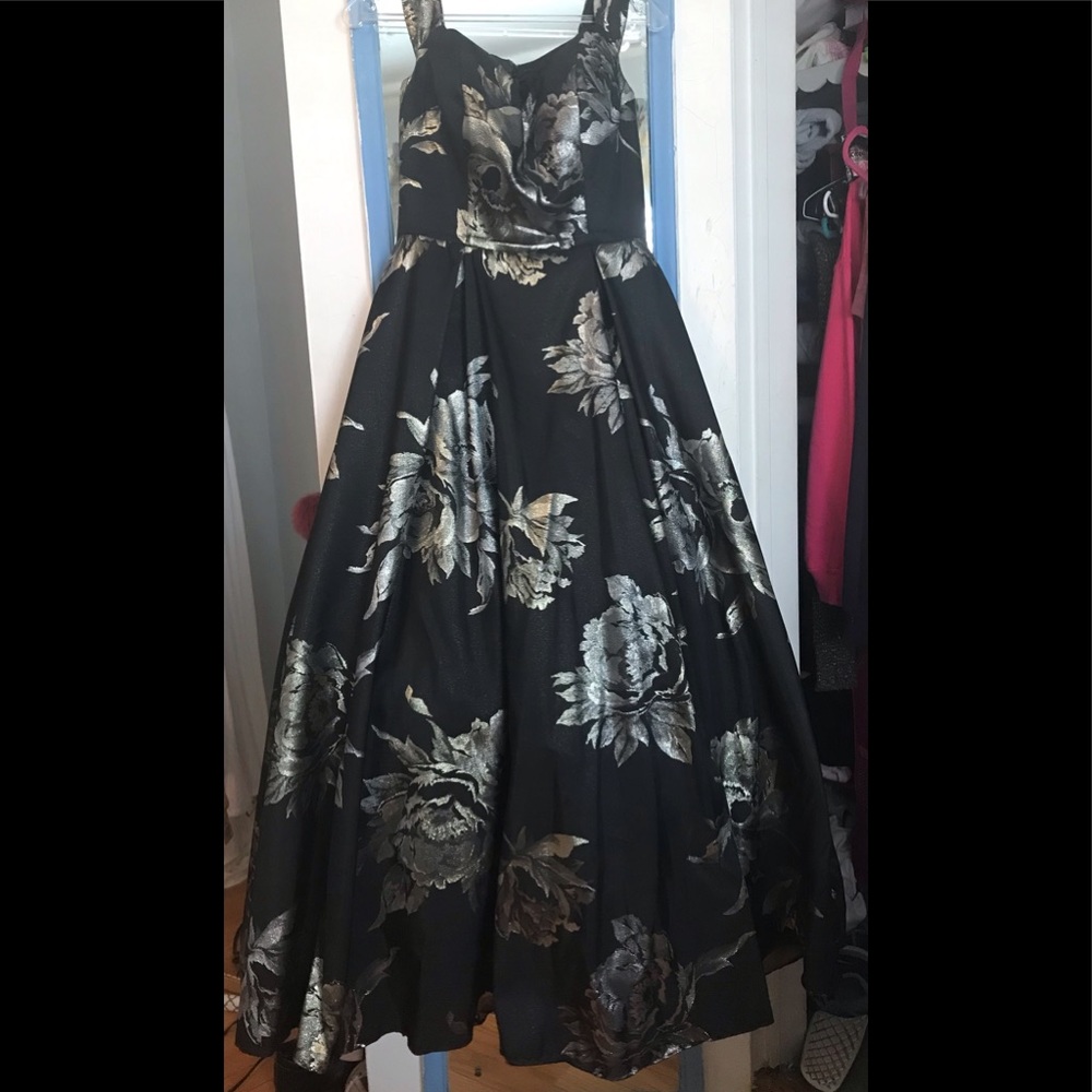 Beautiful Jovani Prom Dress - Picture 3 of 3